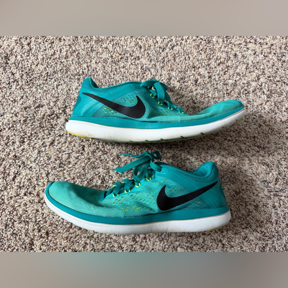 Nike | Turquoise Running Shoes with Black Logo